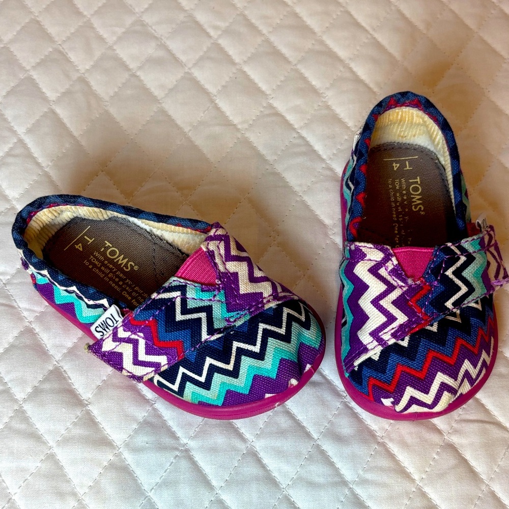 TOMS Tiny Classics Purple Zig Zag Pop
Size T4